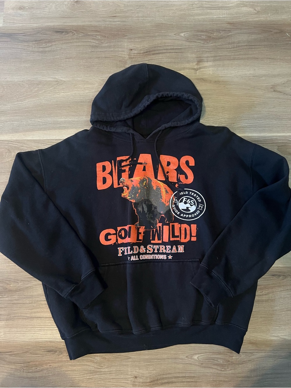 Field & Stream Bears Go Wild Graphic Hoodie Size Large